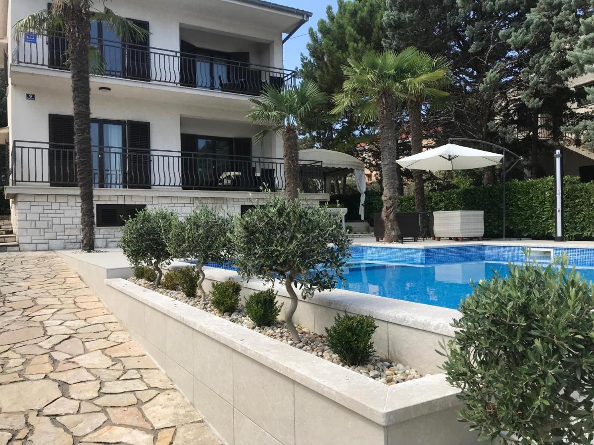 Haus Tanja Villa Малинска Екстериор снимка